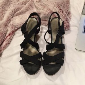 Black wedges